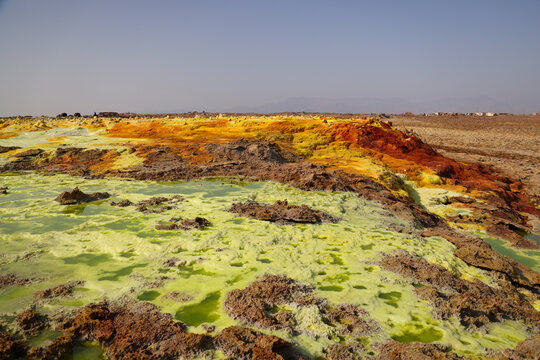 The colors of salt generated by the mineral-laden vapors of Dallol Volcano, Ethiopia