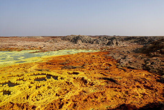 The colors of salt generated by the mineral-laden vapors of Dallol Volcano, Ethiopia