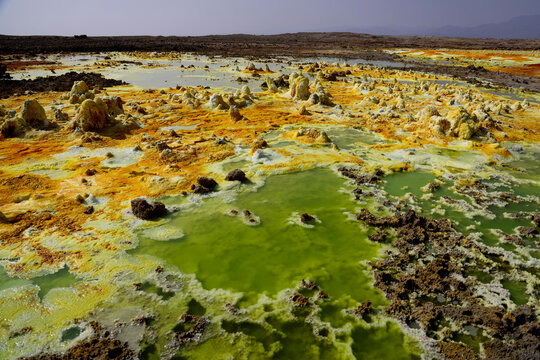 The colors of salt generated by the mineral-laden vapors of Dallol Volcano, Ethiopia