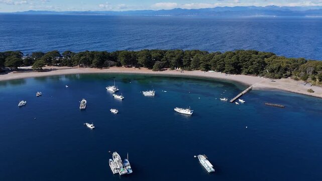 御浜岬と戸田湾の漁船 - 静岡県沼津市,日本