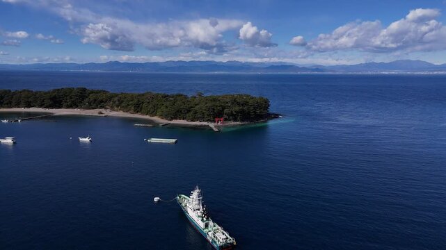 御浜岬と戸田湾の漁船 と富士山- 静岡県沼津市,日本