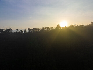 Obraz premium Aerial view mountain peak sunrise light on tropical rainforest sky with cloud