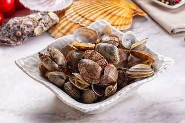 Steamed vongole clams with spices © Andrei Starostin