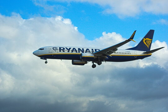 Ryanair plane from Glasgow landing at Seve Ballesteros Airport (Santander)