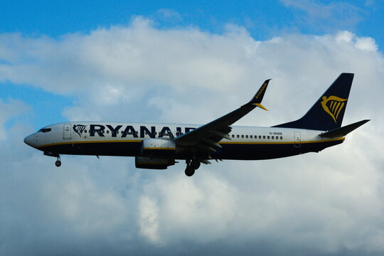 Ryanair plane from Glasgow landing at Seve Ballesteros Airport (Santander)