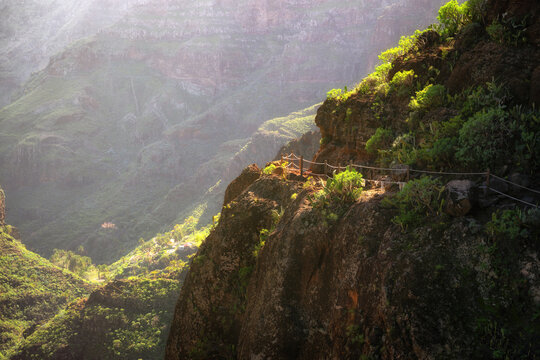 Wanderweg im traumhaft sch&ouml;nen Barranco de Guarimiar auf La Gomera