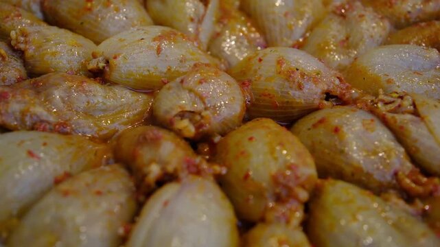 stuffed onions, dried stuffed onions, white onions, red onions, stuffed onion recipe, stuffed onions with olive oil, stuffed onions with meat, stuffed onions with minced meat, rice filling, bulgur fil