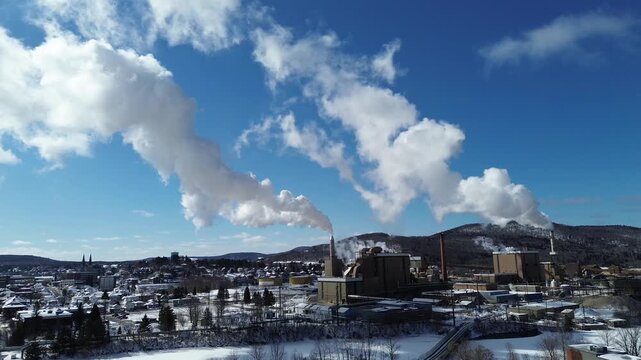 Le complexe de p&acirc;te &agrave; papier Twin Rivers. L'usine principale se trouve &agrave; Edmundston, au Nouveau-Brunswick.