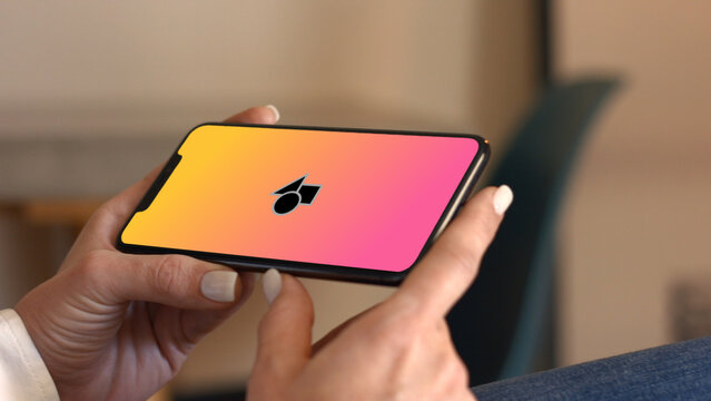 Mobile 24 Dolly &ndash; High Detail Smartphone Screen Presentation, Touch Swipe Scroll Tap Animation, Vertical App UI UX Interface Showcase Template