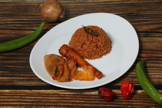 Plat africain avec riz et l&eacute;gumes cuits
