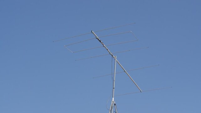 Radio antenna turning to better receive radio signals