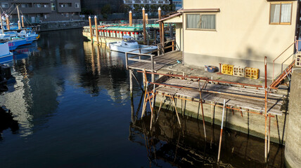 日中の船溜り