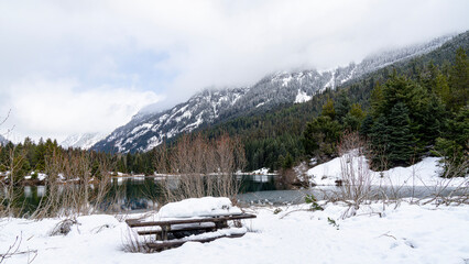 A serene alpine escape in the cascade - Gold Creek Pond in Snoqualmie Pass, Washington state, USA © Deyao