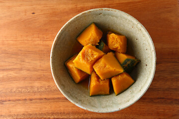 かぼちゃの煮物　木目背景
