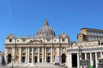 Fototapeta premium Pilgrims and tourists at St Peter’s Basilica August 2024 Sunny Vatican square