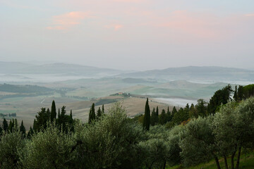 Obraz premium Autumn Morning Mist Near Pienza, Tuscany Landscape