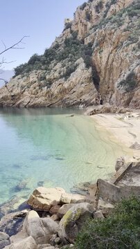 Crique paradisiaque en Corse