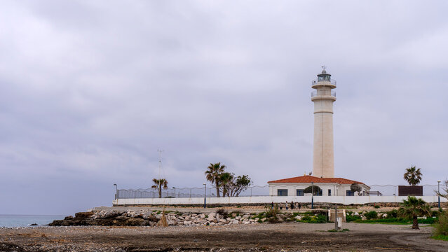 Faro de Torrox en un d&iacute;a gris en la provincia de M&aacute;laga, Espa&ntilde;a