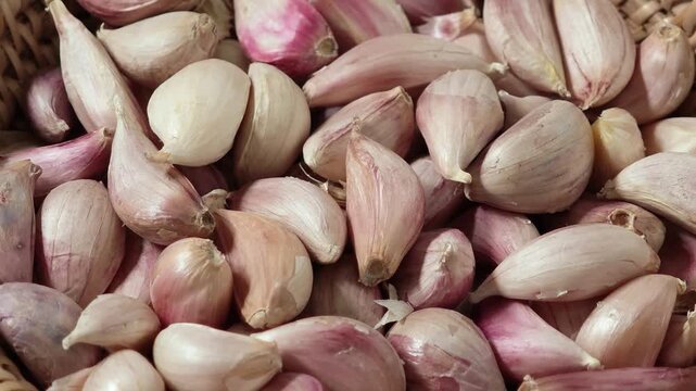 Fresh garlic in a basket.	