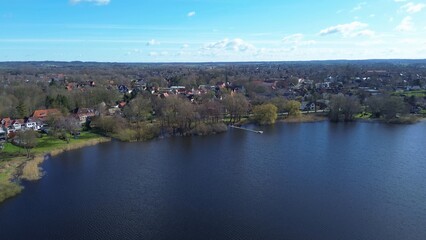 Obraz premium Village houses along lake shore in Schleswig Holstein Germany