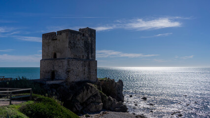 torre de la sal en la playa del municipio de Casares, Andalucía  © Antonio ciero
