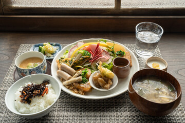 古民家カフェならのき　野菜沢山のプレートランチ