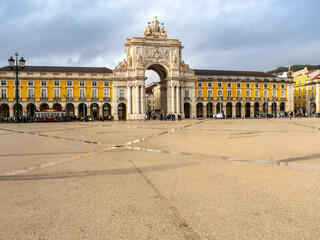 Fototapeta premium Imposing detail of the 20th-century Padrão dos Descobrimentos monument featuring stone sculptures of historical figures, Lisbon, Portugal