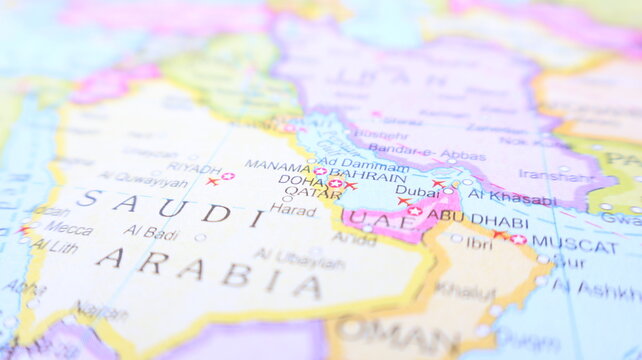 Middle East Map: Saudi Arabia, UAE, Qatar, Bahrain, Oman on Globe
