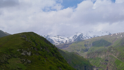 Obraz premium Dramatic snowy mountain landscape