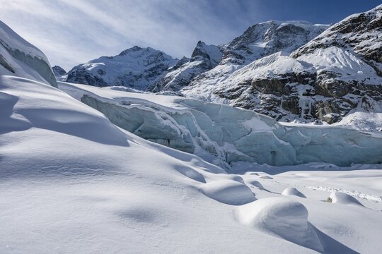Snowy glacier, Morteratsch Glacier, Bernina Range, Engadin, Graub&uuml;nden, Switzerland
