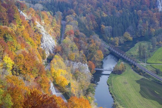 View from the Rauher Stein vantage point into the upper Danube valley, Upper Danube nature park Park, Swabian Alb, Baden-W&uuml;rttemberg, Germany