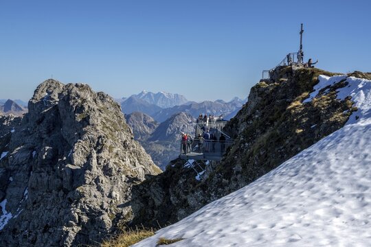 On the right, Nebelhorn summit cross with viewing platform, on the left Hindelanger Klettersteig, in the back Allg&auml;u Alps, Oberstdorf, Oberallg&auml;u, Allg&auml;u, Bavaria, Germany