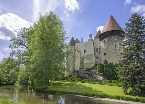 Castle with water-filled moat, Heidenreichstein, Lower Austria, Austria