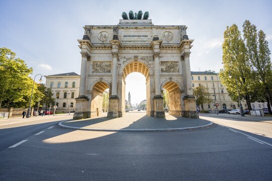 Backlight shot, Siegestor on Leopoldstra&szlig;e, neoclassical architecture, Bavaria, Munich