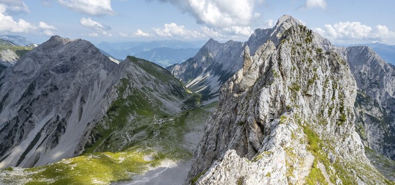Scharte with rocky ridge, Lamsscharte, view of Lamsenjochh&uuml;tte and Stallental, in the back peak Hochnissl, Vomper Kette, Karwendel Mountains, Alpenpark Karwendel, Tyrol, Austria