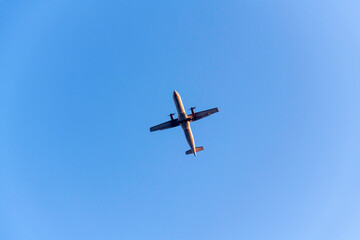 Obraz premium Airplane is flying on isolated blue sky