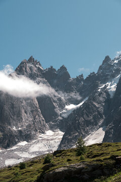 Majestic Mountain Peaks &ndash; Scenic Alpine Landscape