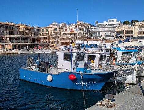 Cala Rajada,Mallorca,Spanien - 19.02.2026:Verschiedene Fischerboote im Hafen von Cala Rajada,Mallorca,Spanien,Balearen