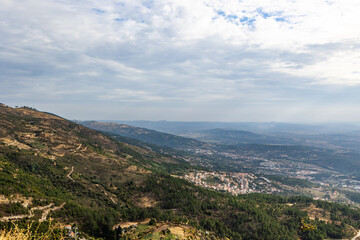 Obraz premium Close urban panorama of Covilha with hillside neighborhoods and surrounding landscape, Portugal, Covilha, 16 October 2025