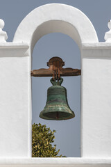Obraz premium Antique Bell in White Archway