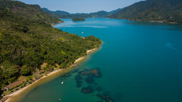 Fiorde Saco do Mamangu&aacute; em Paraty patrim&ocirc;nio da humanidade, 8 km de beleza exuberante de mata Atl&acirc;ntica, praias e cachoeira, cultura cai&ccedil;ara
