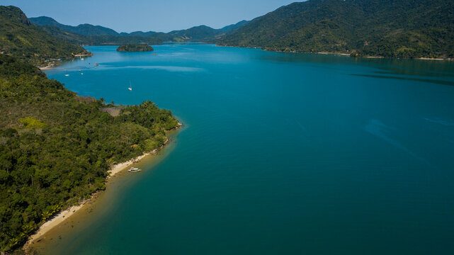 Fiorde Saco do Mamangu&aacute; em Paraty patrim&ocirc;nio da humanidade, 8 km de beleza exuberante de mata Atl&acirc;ntica, praias e cachoeira, cultura cai&ccedil;ara