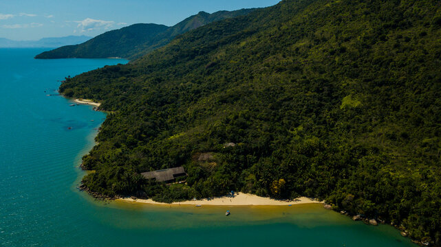 Fiorde Saco do Mamangu&aacute; em Paraty patrim&ocirc;nio da humanidade, 8 km de beleza exuberante de mata Atl&acirc;ntica, praias e cachoeira, cultura cai&ccedil;ara
