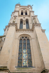 Obraz premium Extérieur de l'église Saint-Pierre de Senlis dans l'Oise, France.