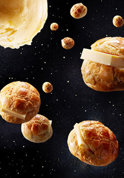 Several Hong Kong-style pineapple buns on a dark starry background.