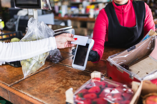 Contactless Payment at Vegetable Shop