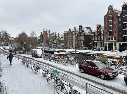 amsterdam canal in winter