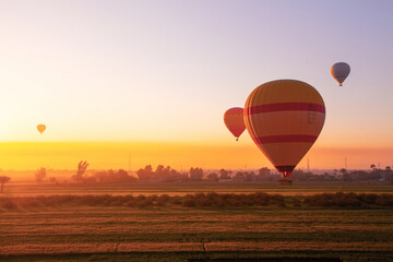Obraz premium Hot air balloon trip over the Valley of Kings, Luxor, Egypt