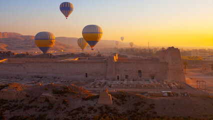 Hot air balloon trip over the Valley of Kings, Luxor, Egypt © Alexandra Lande