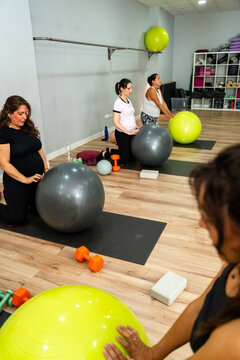 Pregnancy fitness group session